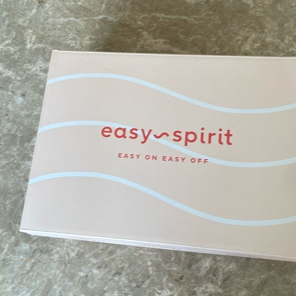 Easy Spirit Shoes - - Woman’s easy spirit/ casual slip